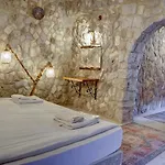 Ala Stone Hotel *