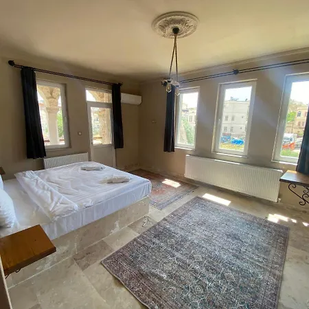 Готель Ala Stone House *